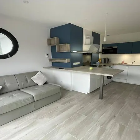 Villa Contemporaine Avec Piscine Et Climatisation A St Aygulf - Fr-1-768-113 Frejus
