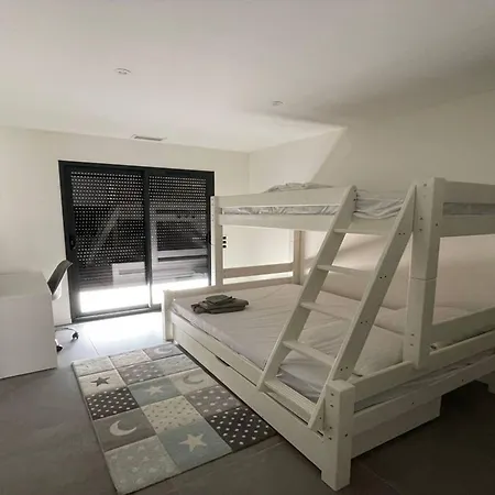 Contemporaine Avec Piscine Et Climatisation A St Aygulf - Fr-1-768-113 * Frejus