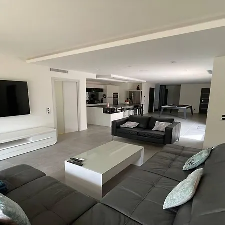 Villa Contemporaine Avec Piscine Et Climatisation A St Aygulf - Fr-1-768-113