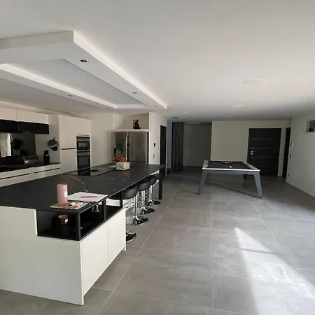 Villa Contemporaine Avec Piscine Et Climatisation A St Aygulf - Fr-1-768-113