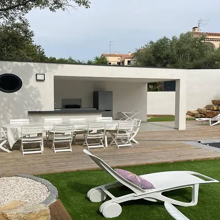 Villa Contemporaine Avec Piscine Et Climatisation A St Aygulf - Fr-1-768-113 *