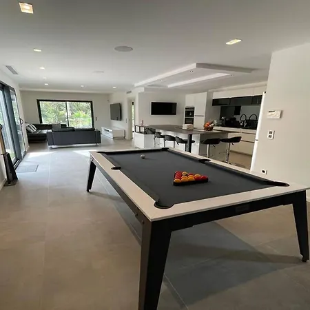 Villa Contemporaine Avec Piscine Et Climatisation A St Aygulf - Fr-1-768-113 Frejus