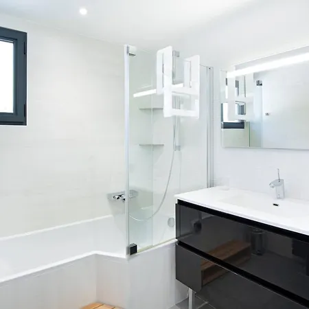 Contemporaine Avec Piscine Et Climatisation A St Aygulf - Fr-1-768-113 Willa