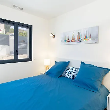Contemporaine Avec Piscine Et Climatisation A St Aygulf - Fr-1-768-113 Villa *