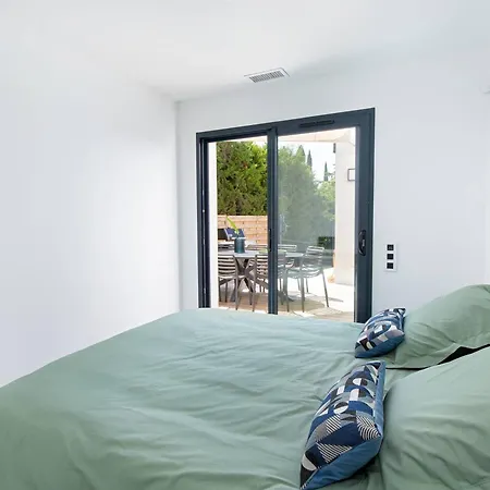 Contemporaine Avec Piscine Et Climatisation A St Aygulf - Fr-1-768-113