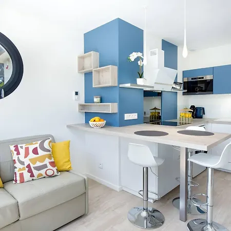 Contemporaine Avec Piscine Et Climatisation A St Aygulf - Fr-1-768-113 Frejus