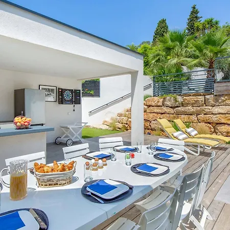 Contemporaine Avec Piscine Et Climatisation A St Aygulf - Fr-1-768-113 *