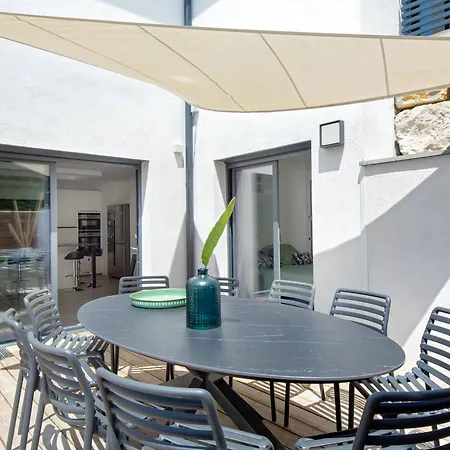 Contemporaine Avec Piscine Et Climatisation A St Aygulf - Fr-1-768-113 Frejus