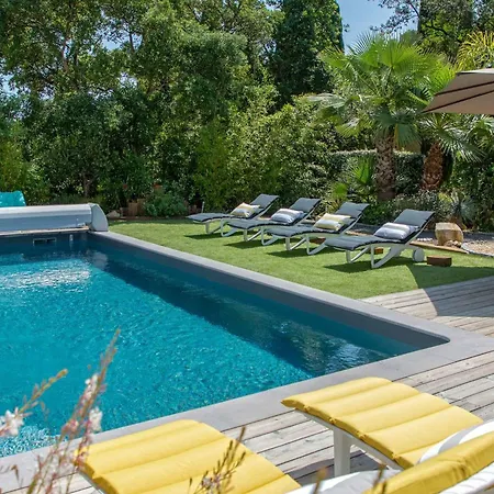 Villa Contemporaine Avec Piscine Et Climatisation A St Aygulf - Fr-1-768-113 *